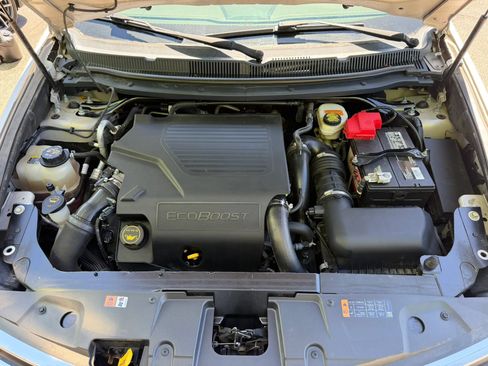 Used 2017 Lincoln MKT AWD image 37