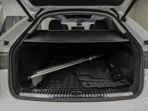 Used 2020 Audi Q8 Premium AWD/4WD image 30