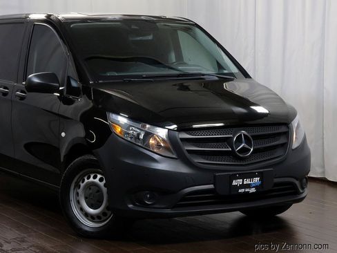 Used 2016 Mercedes-Benz Metris image 2