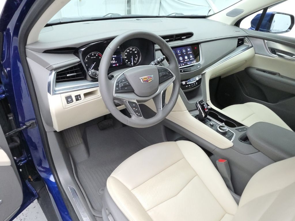 Used 2025 Cadillac XT5 Premium Luxury w/ LPO, Floor Liner Package AWD/4WD image 15