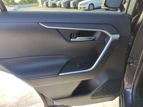 Used 2021 Toyota RAV4 XLE FWD image 9