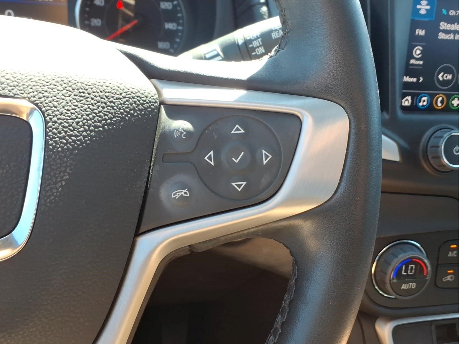 Used 2023 GMC Terrain SLT AWD/4WD image 17