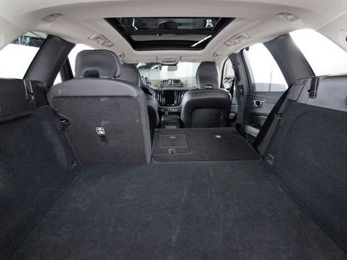 Certified 2025 Volvo XC60 B5 Plus AWD/4WD image 31