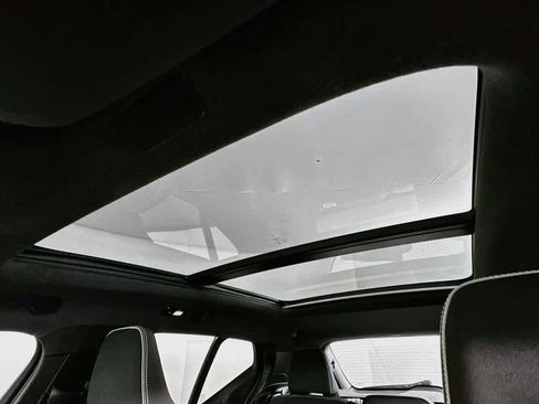 Used 2023 Volvo XC40 B5 Plus AWD/4WD image 30