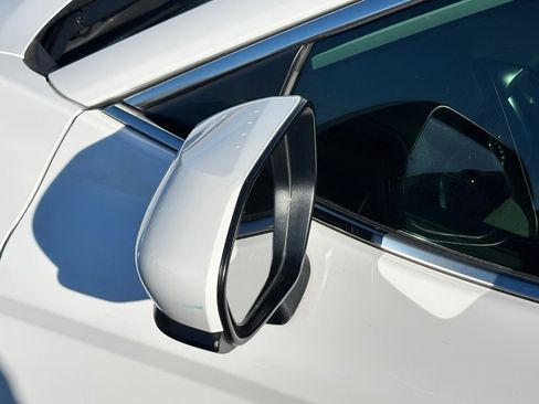 Certified 2019 Toyota Camry SE image 8