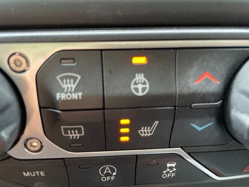 Used 2020 Jeep Wrangler Unlimited Sahara AWD/4WD image 22