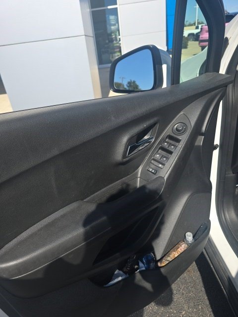 Used 2018 Chevrolet Trax LT w/ LT Convenience Package AWD/4WD image 5