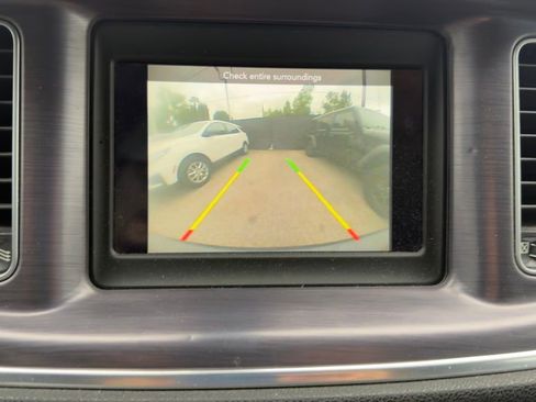 Used 2018 Dodge Charger SXT RWD image 11