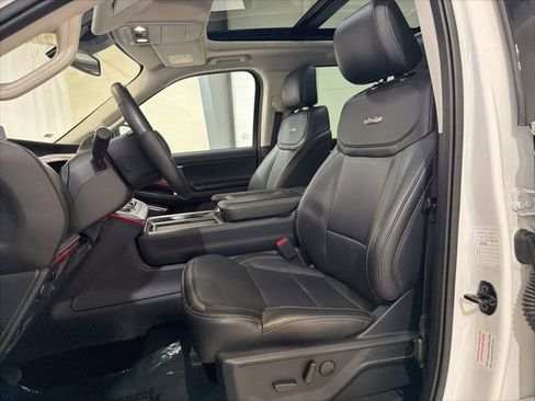 Used 2025 Ford Expedition Max Platinum image 11