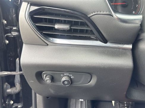 Certified 2023 Chevrolet Traverse LT FWD image 17