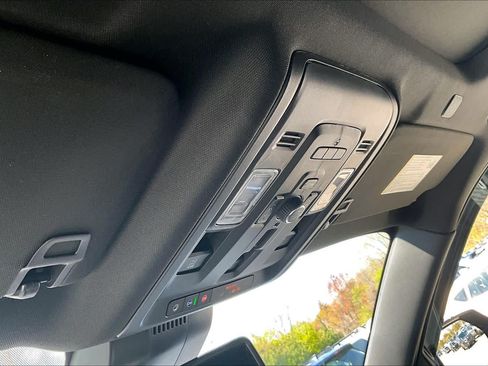 Used 2023 GMC Yukon XL Denali AWD/4WD image 35