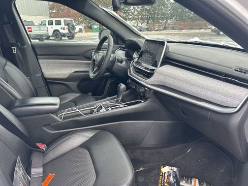 Used 2025 Jeep Compass Latitude image 7