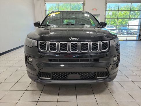 Used 2024 Jeep Compass Latitude AWD/4WD image 7