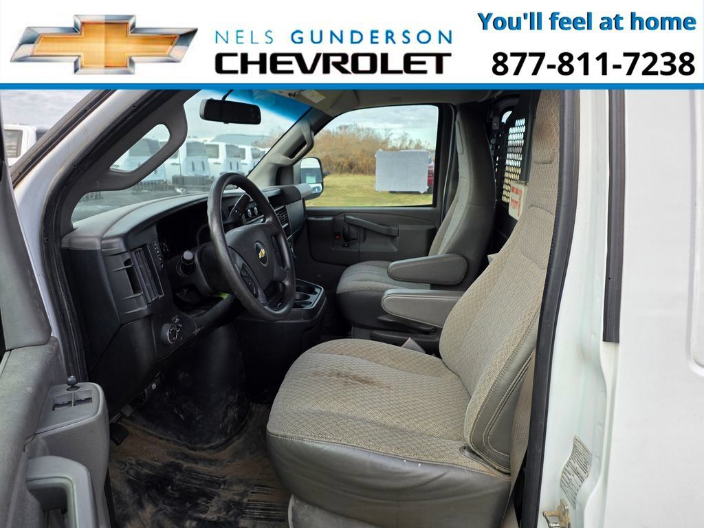 Used 2017 Chevrolet Express 3500 Extended RWD image 14