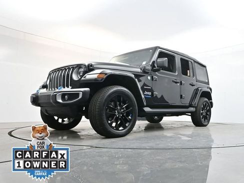 Used 2022 Jeep Wrangler Unlimited Sahara w/ Cold Weather Group image 31