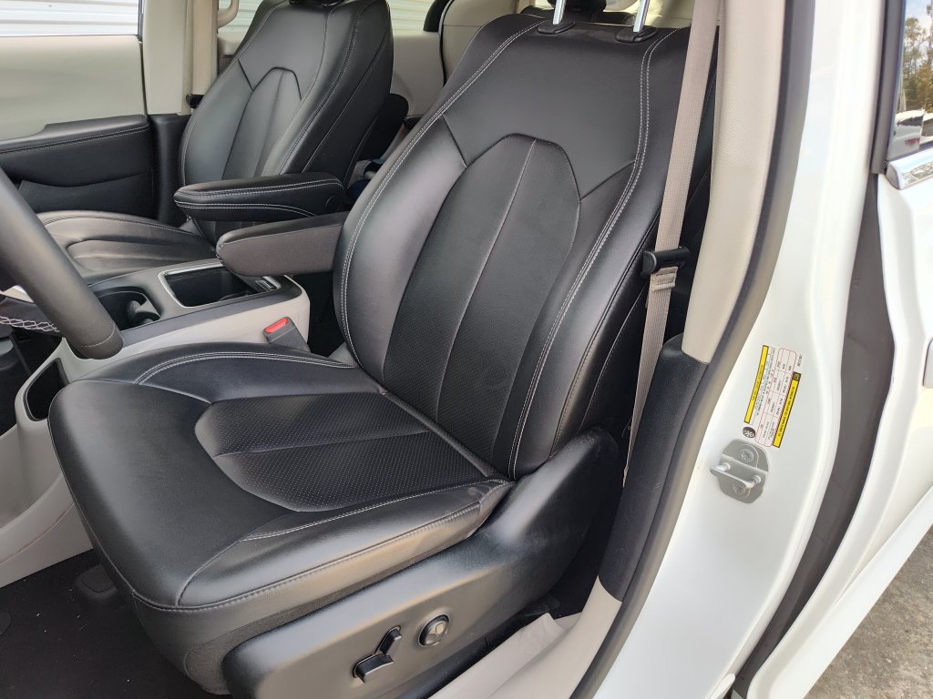 Used 2024 Chrysler Pacifica Limited FWD image 21