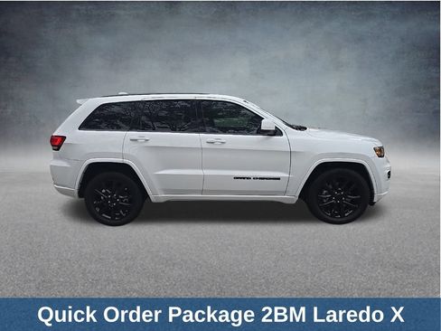 Used 2021 Jeep Grand Cherokee Laredo X image 4