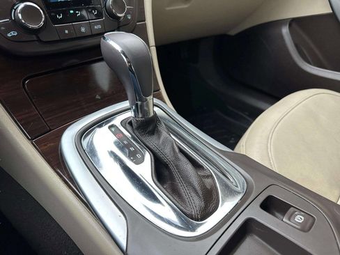 Used 2011 Buick Regal CXL Turbo w/ TO2 Preferred Equipment Group image 32