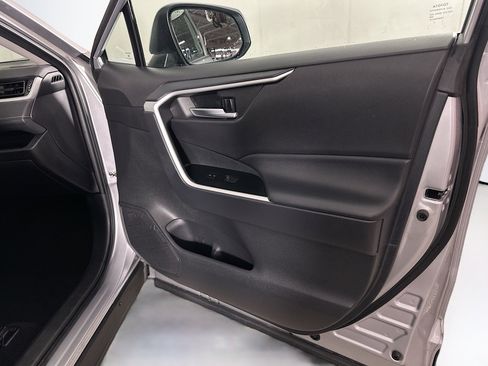 Used 2025 Toyota RAV4 XLE image 30