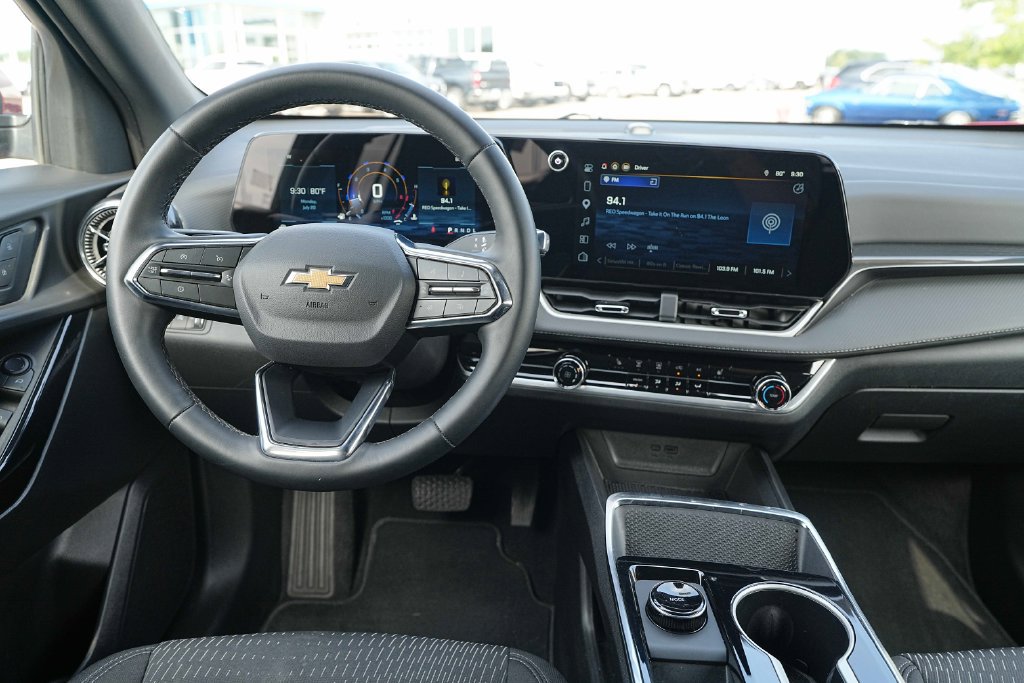 Used 2026 Chevrolet Equinox LT AWD/4WD image 30