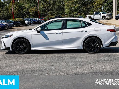 Used 2025 Toyota Camry SE image 8