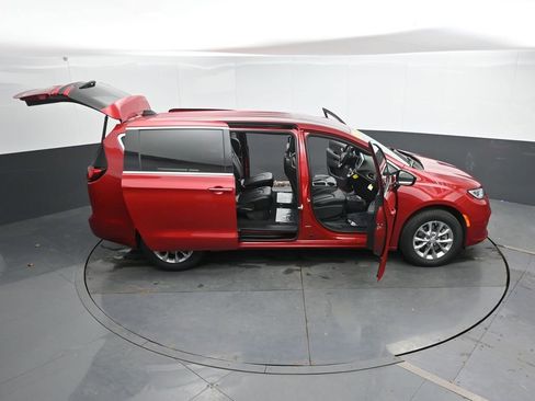 New 2026 Chrysler Pacifica Select AWD/4WD image 47