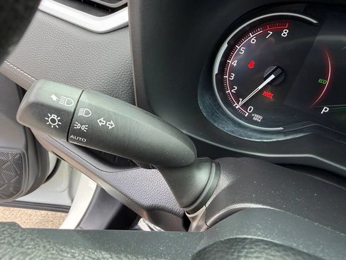 Used 2025 Toyota RAV4 XLE AWD/4WD image 31