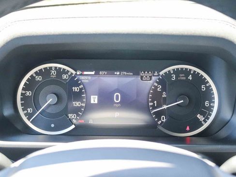 Used 2023 Land Rover Defender 110 X-Dynamic SE AWD/4WD image 24