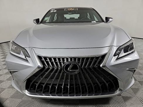 Used 2025 Lexus ES 300h 300h image 3