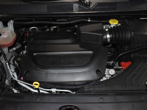 Certified 2025 Chrysler Pacifica Select image 10