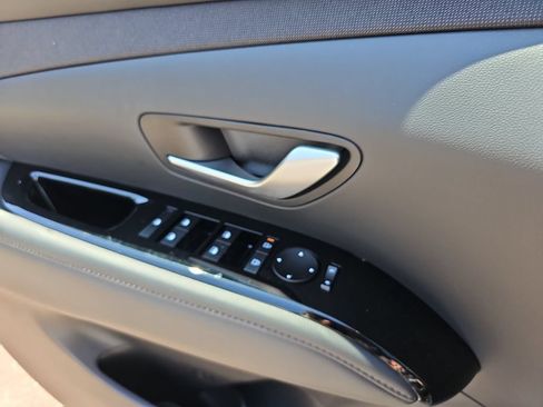 Certified 2025 Hyundai Tucson Limited FWD image 24