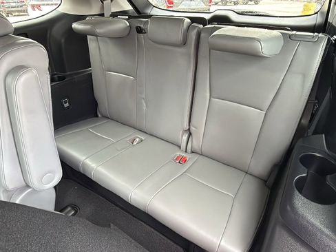 Used 2022 Toyota Highlander Platinum AWD/4WD image 16