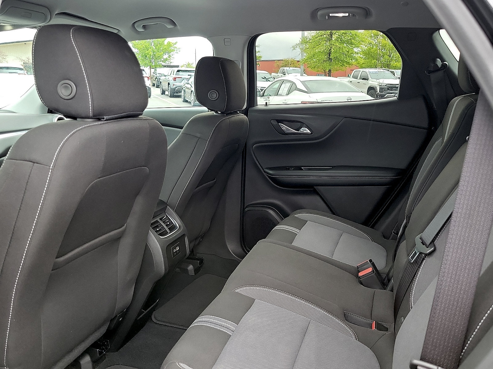Used 2025 Chevrolet Blazer LT FWD image 9