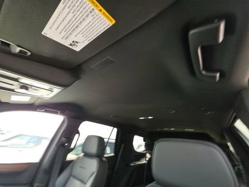 Used 2025 GMC Yukon Denali AWD/4WD image 13