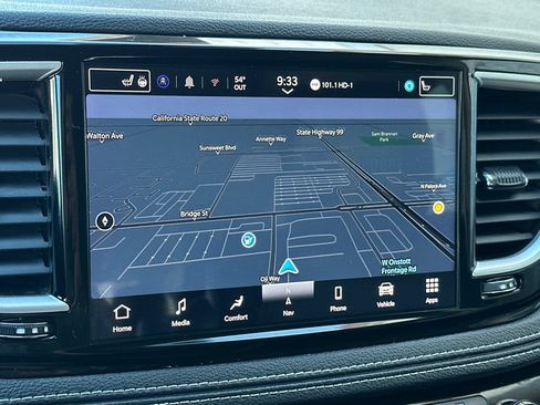 Used 2024 Chrysler Pacifica Limited FWD image 24