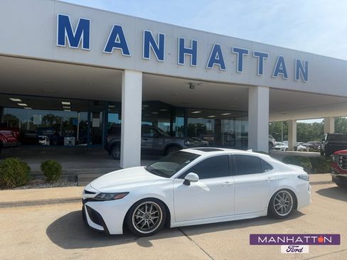 Used 2021 Toyota Camry SE AWD/4WD image 1