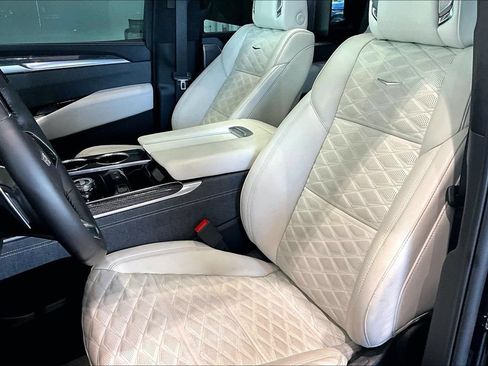 Used 2025 Cadillac Escalade V AWD/4WD image 21