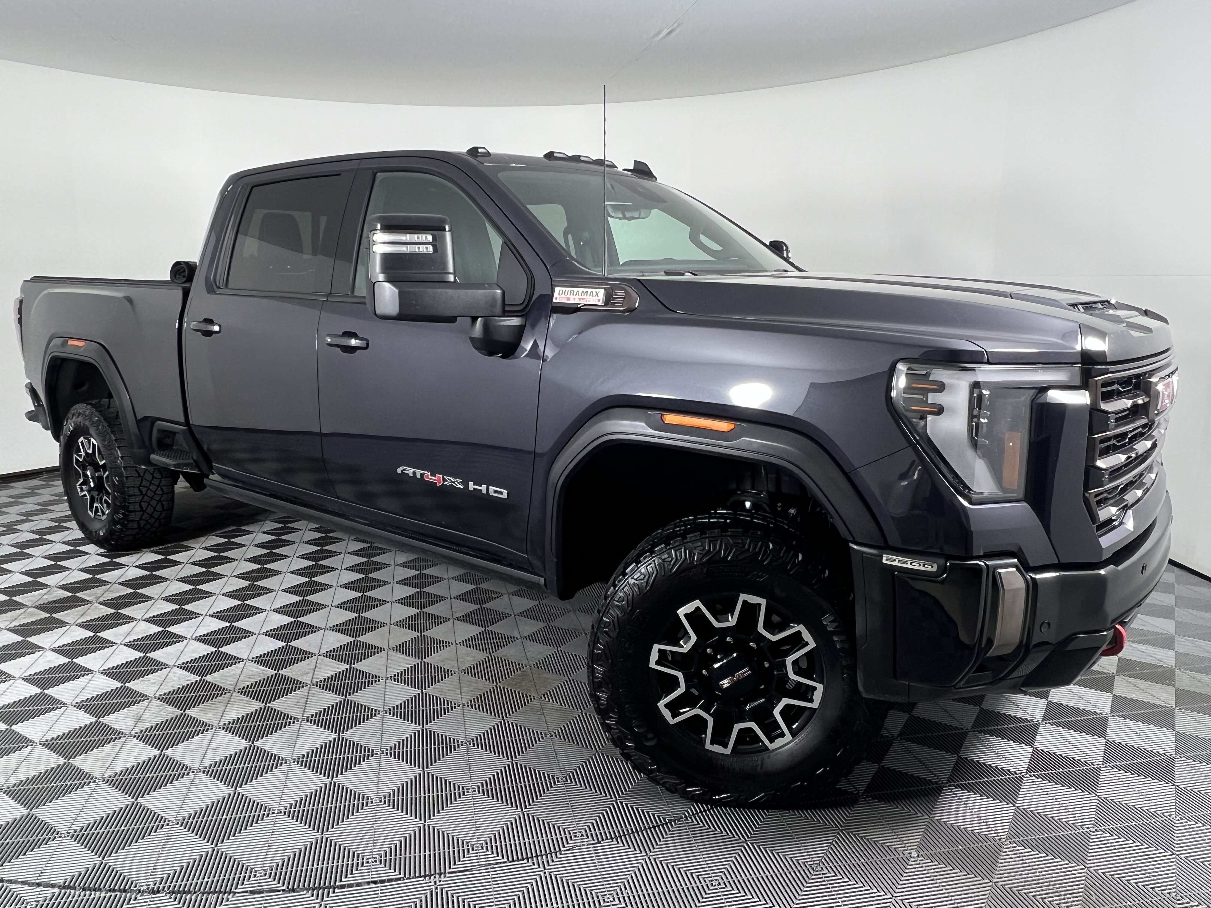 Used 2024 GMC Sierra 2500 AT4X AWD/4WD image 2