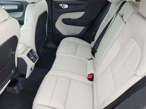 New 2026 Volvo XC40 B5 Ultra w/ Climate Package image 18