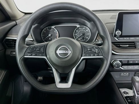 Used 2024 Nissan Altima 2.5 SV image 18