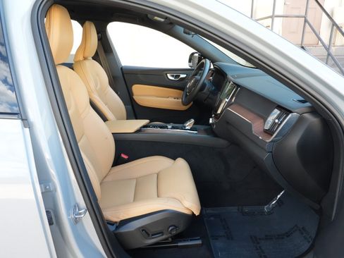 Used 2025 Volvo XC60 B5 Ultra w/ Climate Package PRO AWD/4WD image 16