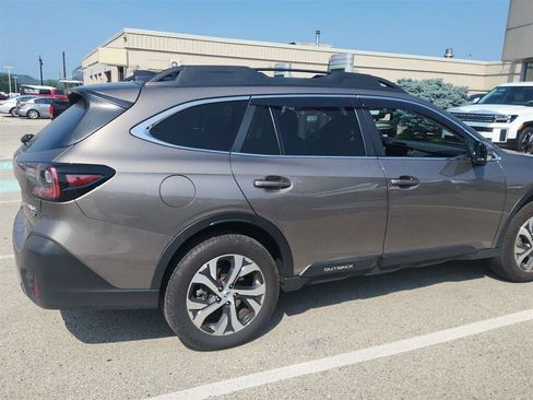 Used 2022 Subaru Outback Limited XT AWD/4WD image 4