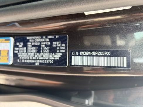 Used 2024 Kia Carnival LX FWD image 27