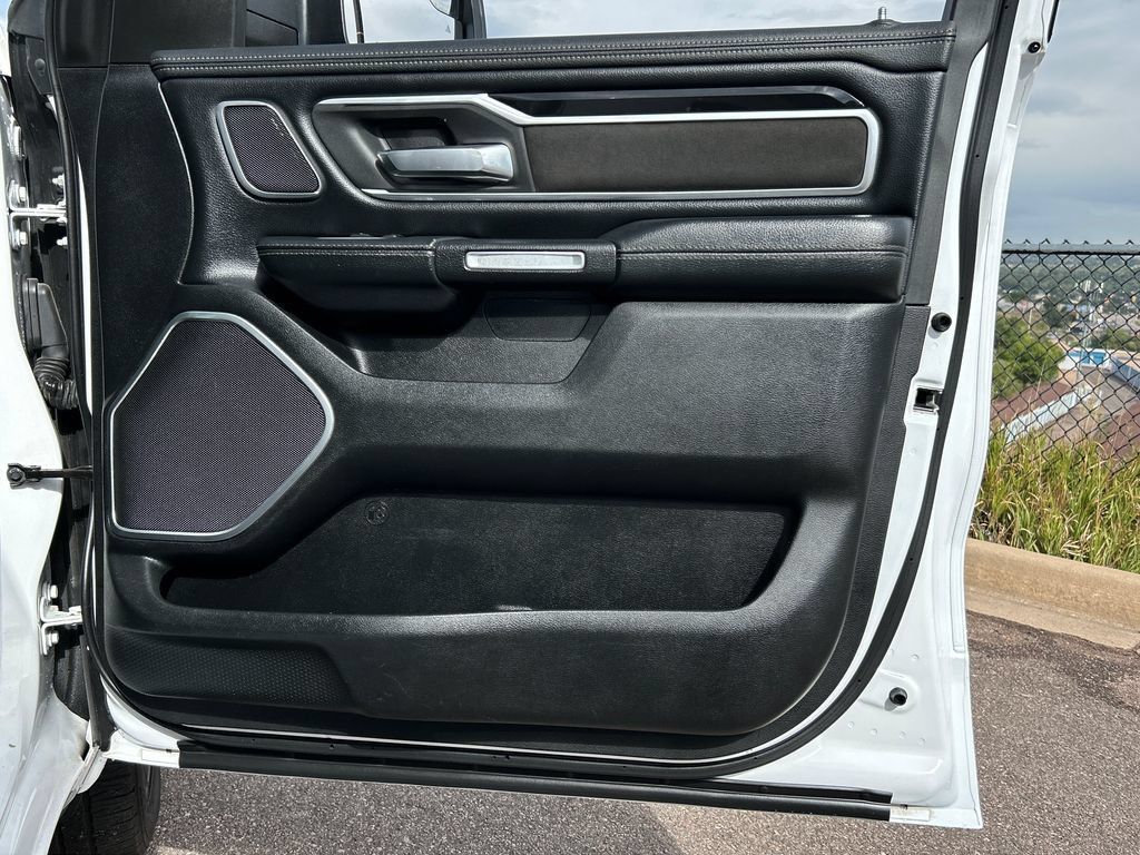 Used 2020 RAM 1500 Laramie AWD/4WD image 32