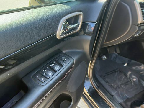 Used 2016 Jeep Grand Cherokee Laredo 75th Anniversary image 15