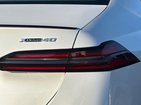 Used 2025 BMW i5 xDrive40 image 12