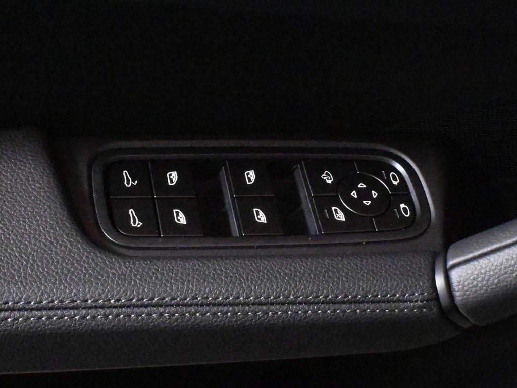 Used 2026 Porsche Cayenne Coupe AWD/4WD image 33
