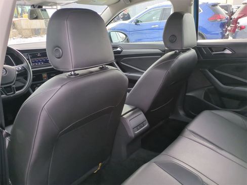Used 2020 Volkswagen Jetta SE w/ SE Cold Weather Package image 18