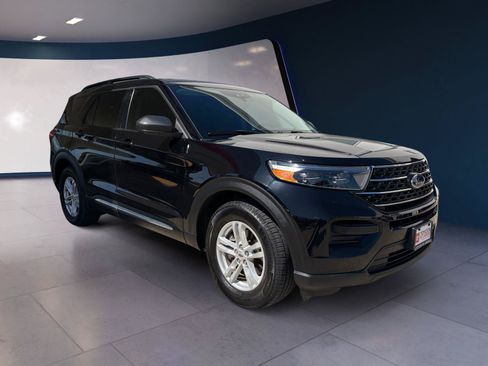 Used 2024 Ford Explorer XLT RWD image 7