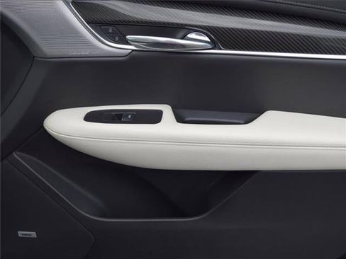 Used 2021 Cadillac XT6 Sport image 30